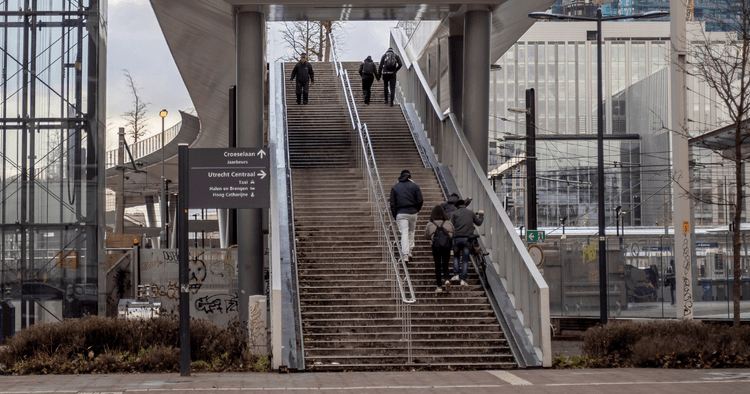 New and renovated Dutch stations will no longer have bicycle gutters on stairs